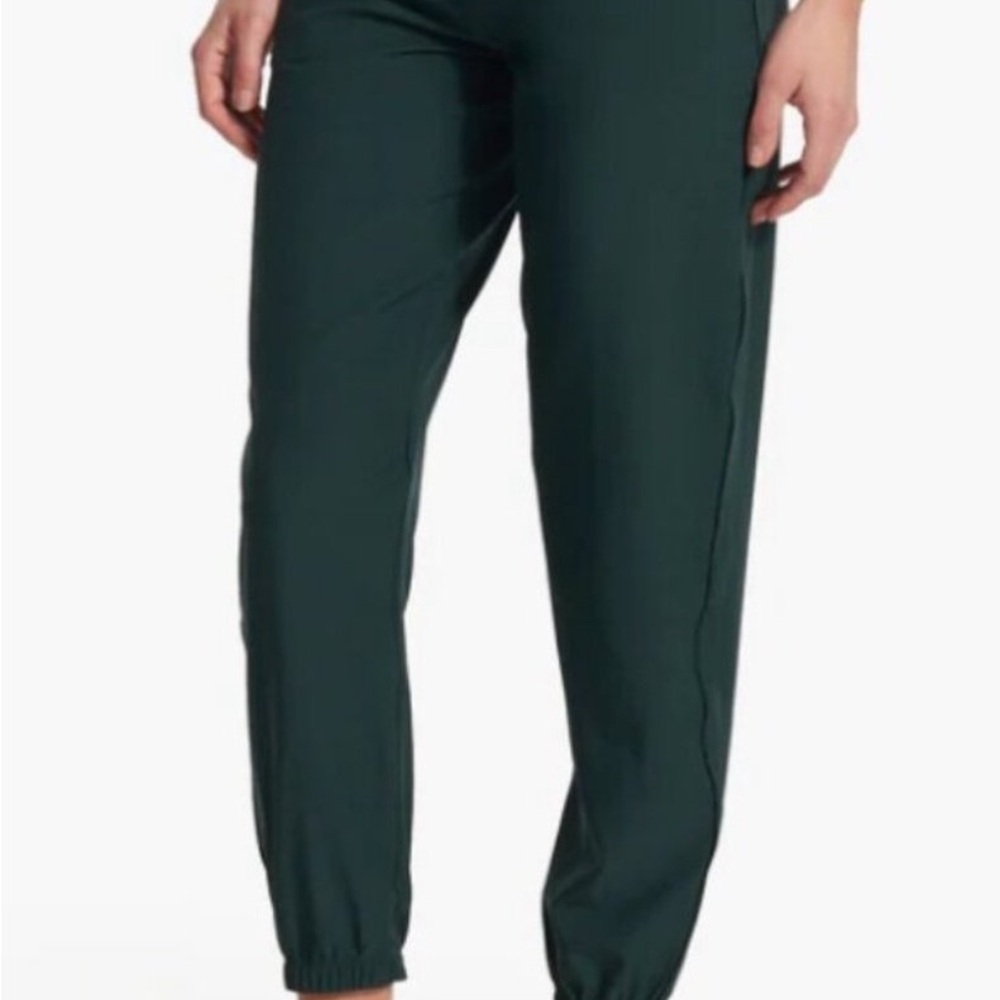 Vuori Women’s Weekend Jogger Grass Green - Medium